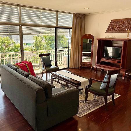 Samsen Suites Spacious 2Br Contemporary Thai Style Bangkok Bagian luar foto