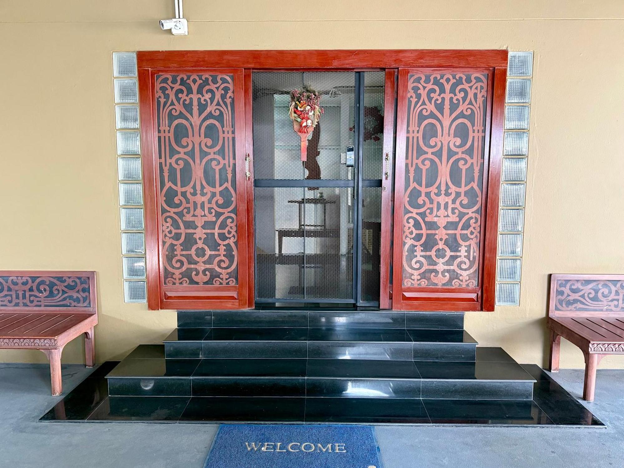 Samsen Suites Spacious 2Br Contemporary Thai Style Bangkok Bagian luar foto