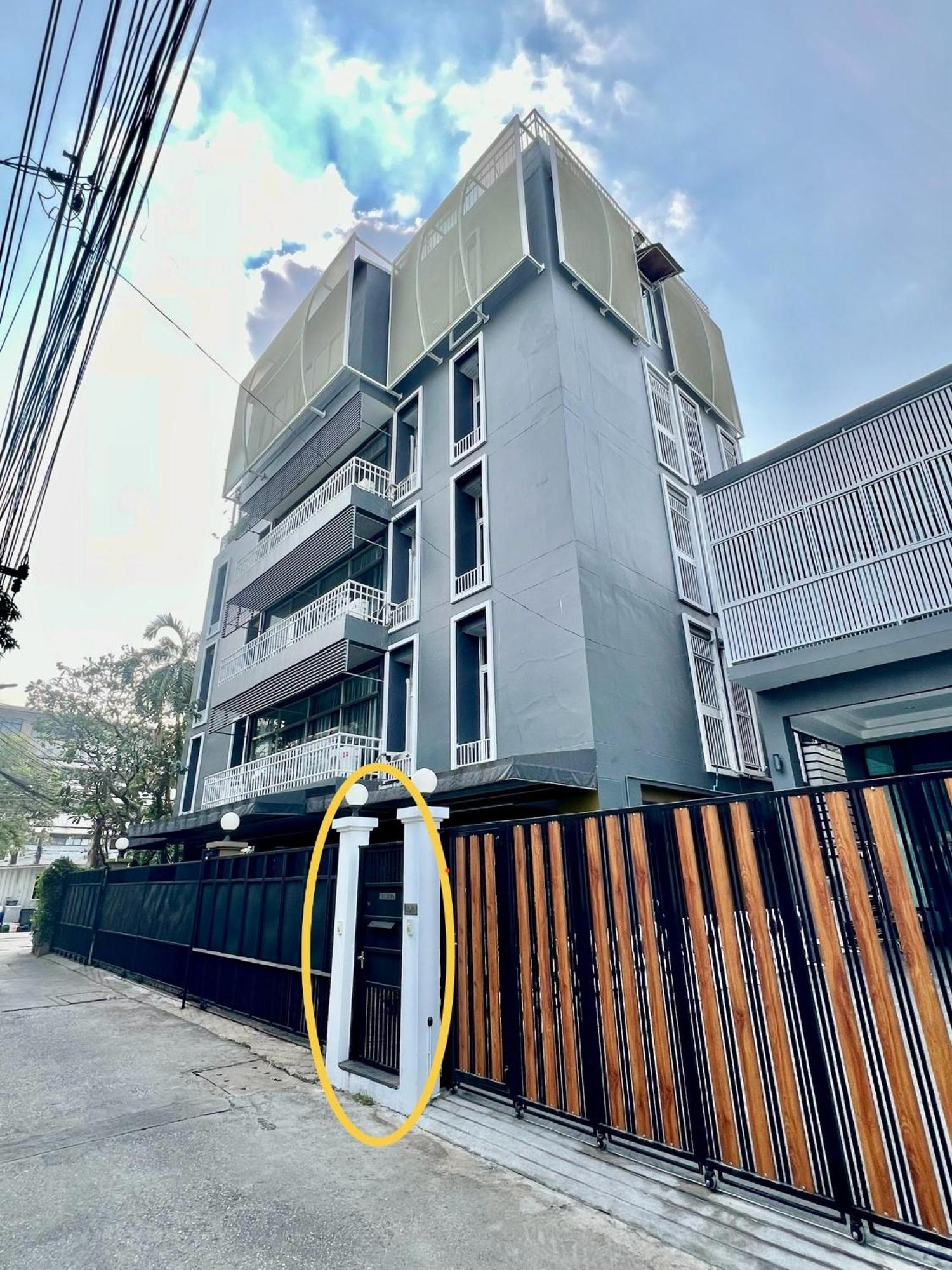 Samsen Suites Spacious 2Br Contemporary Thai Style Bangkok Bagian luar foto
