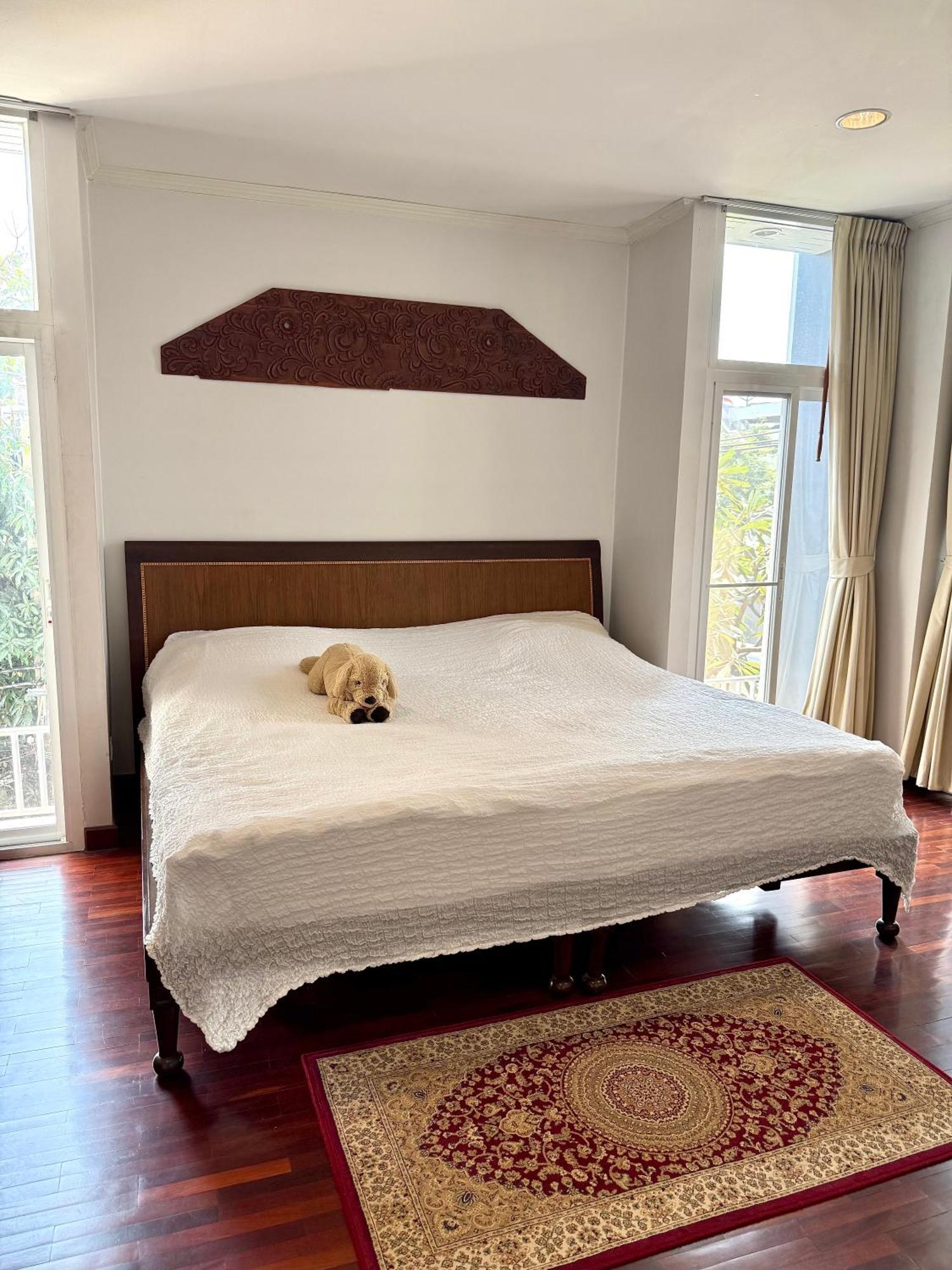 Samsen Suites Spacious 2Br Contemporary Thai Style Bangkok Bagian luar foto