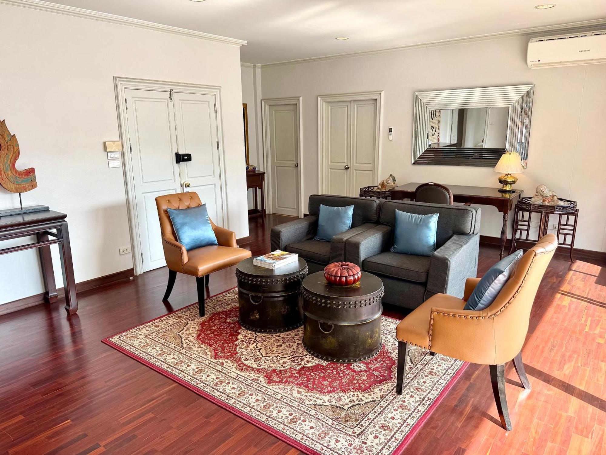 Samsen Suites Spacious 2Br Contemporary Thai Style Bangkok Bagian luar foto