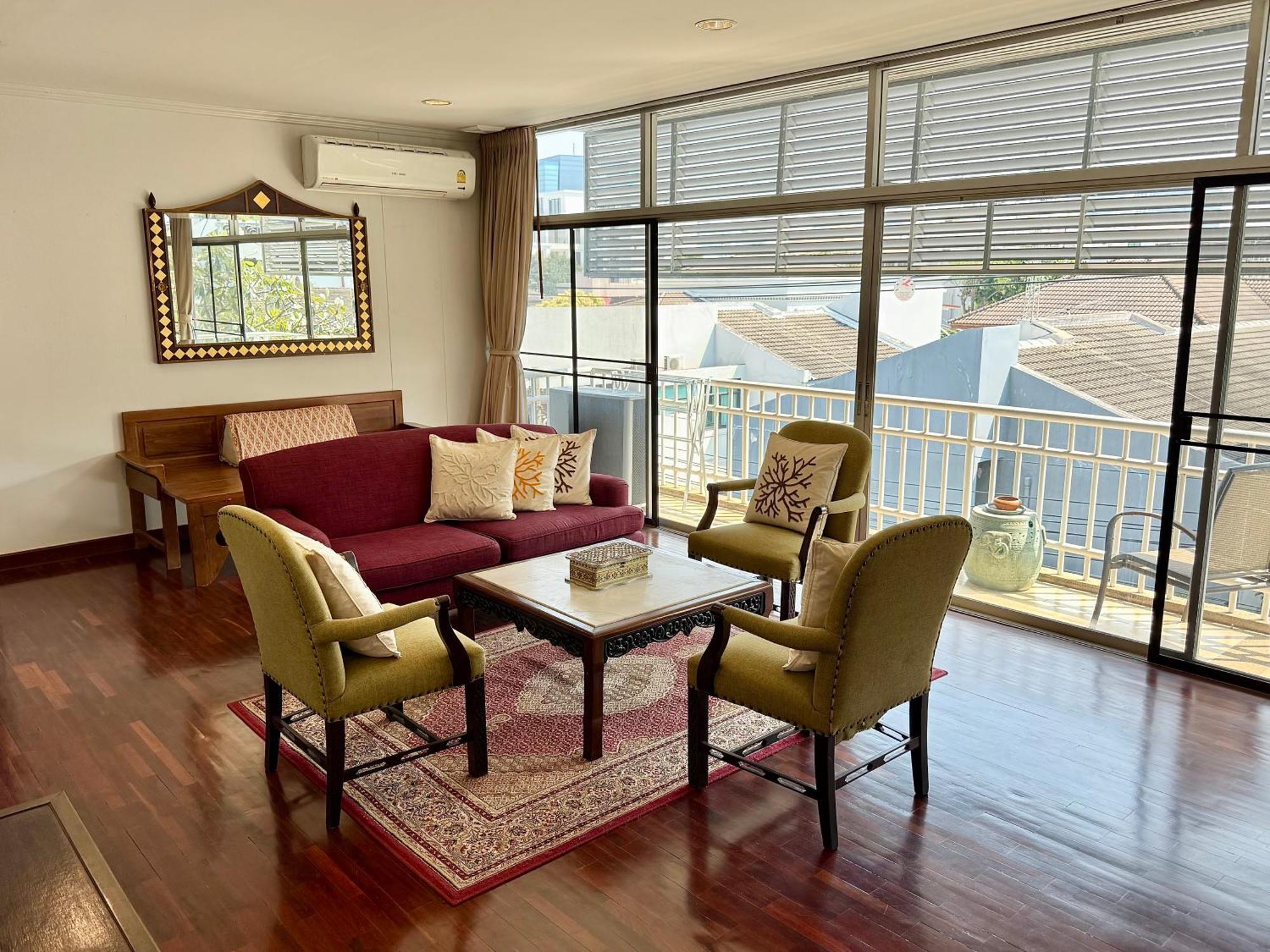 Samsen Suites Spacious 2Br Contemporary Thai Style Bangkok Bagian luar foto