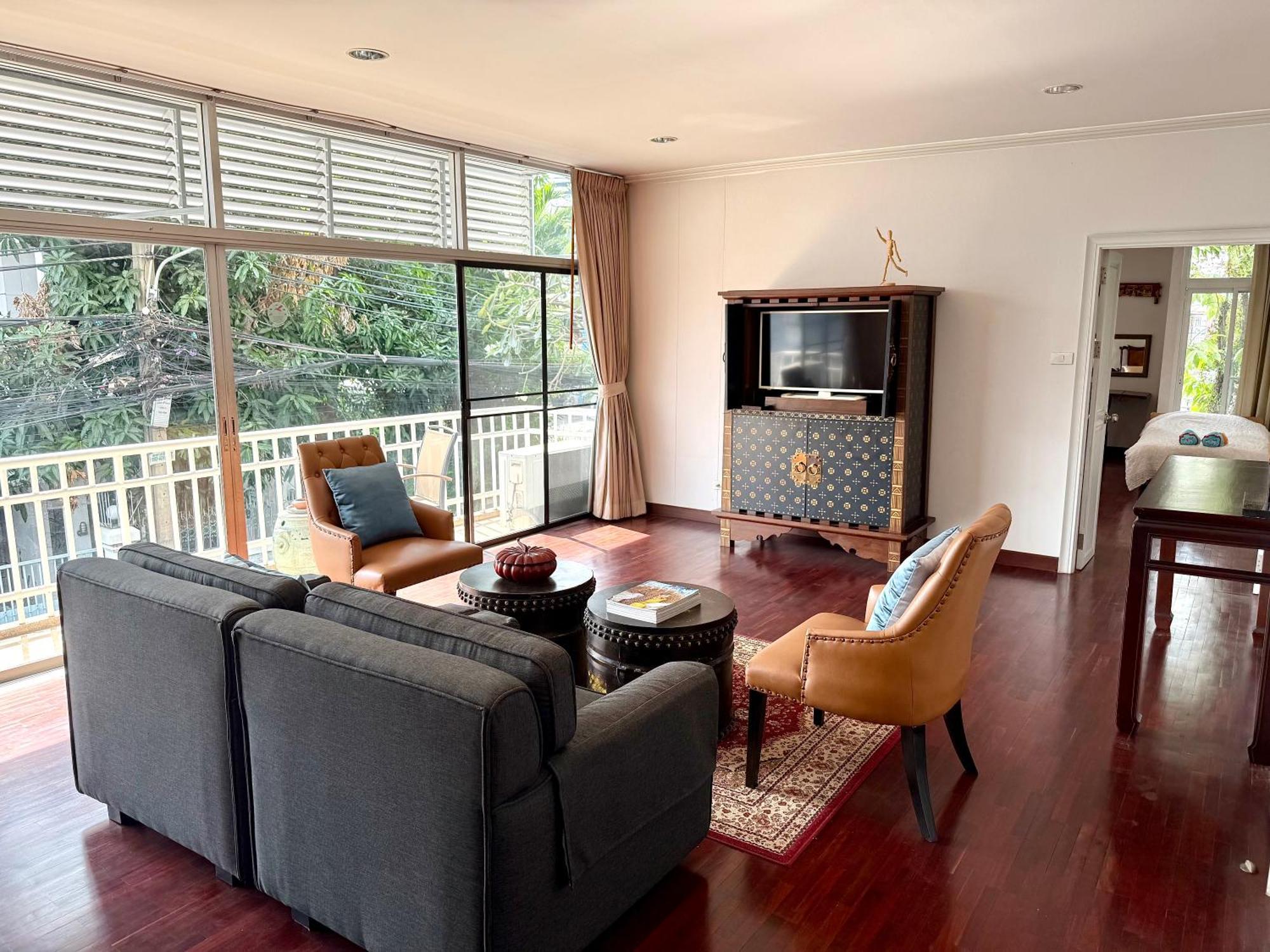Samsen Suites Spacious 2Br Contemporary Thai Style Bangkok Bagian luar foto