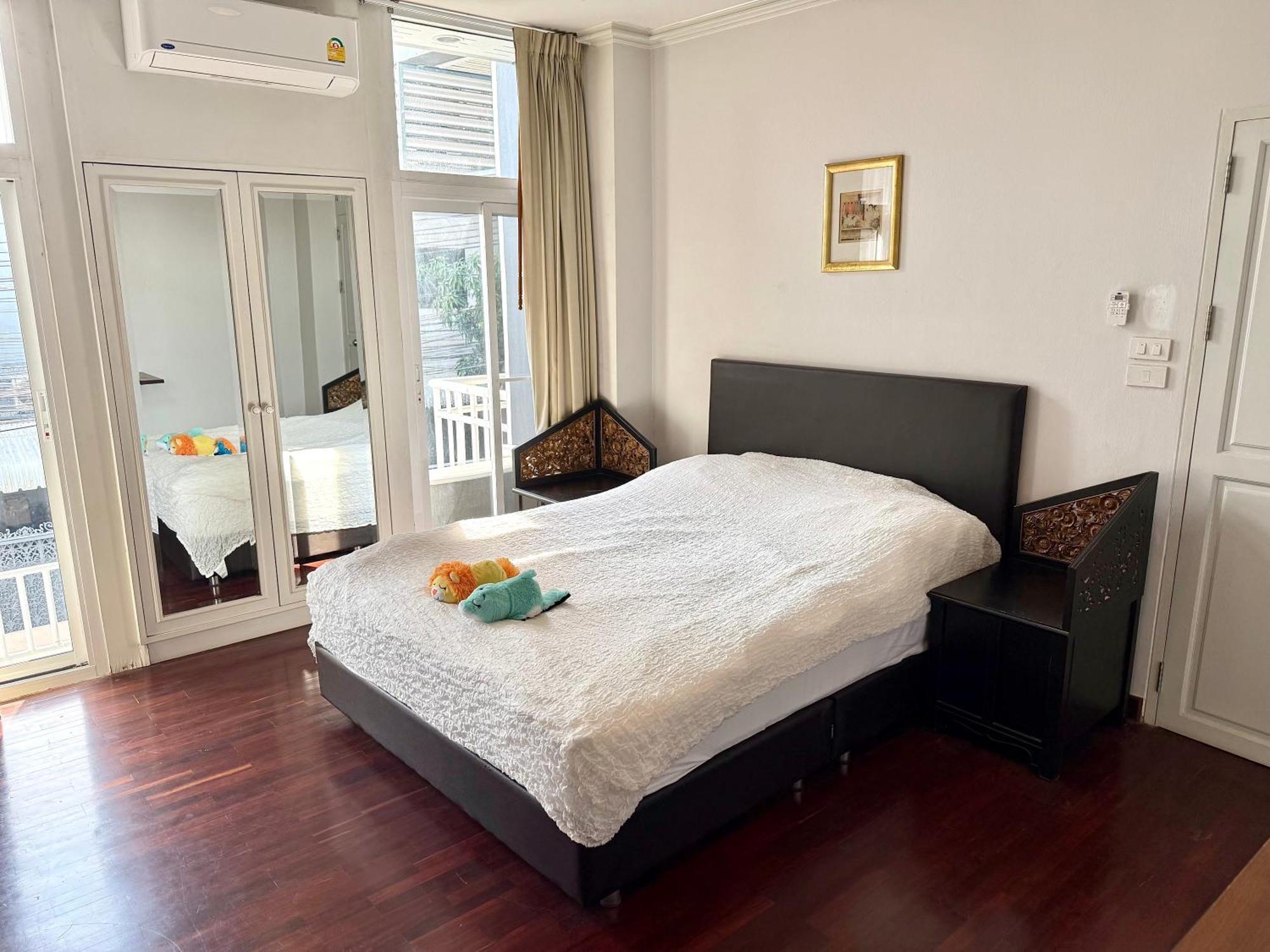 Samsen Suites Spacious 2Br Contemporary Thai Style Bangkok Bagian luar foto
