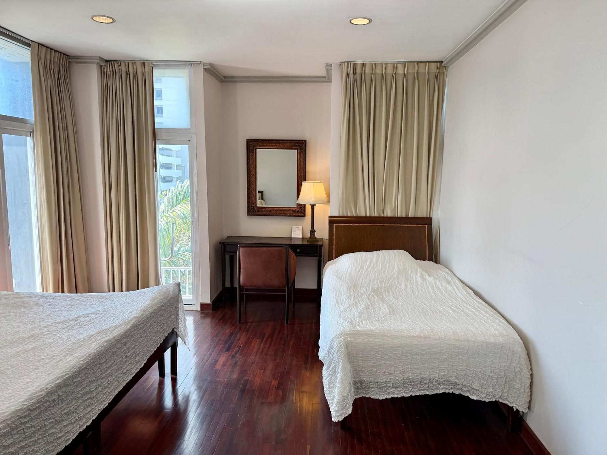 Samsen Suites Spacious 2Br Contemporary Thai Style Bangkok Bagian luar foto