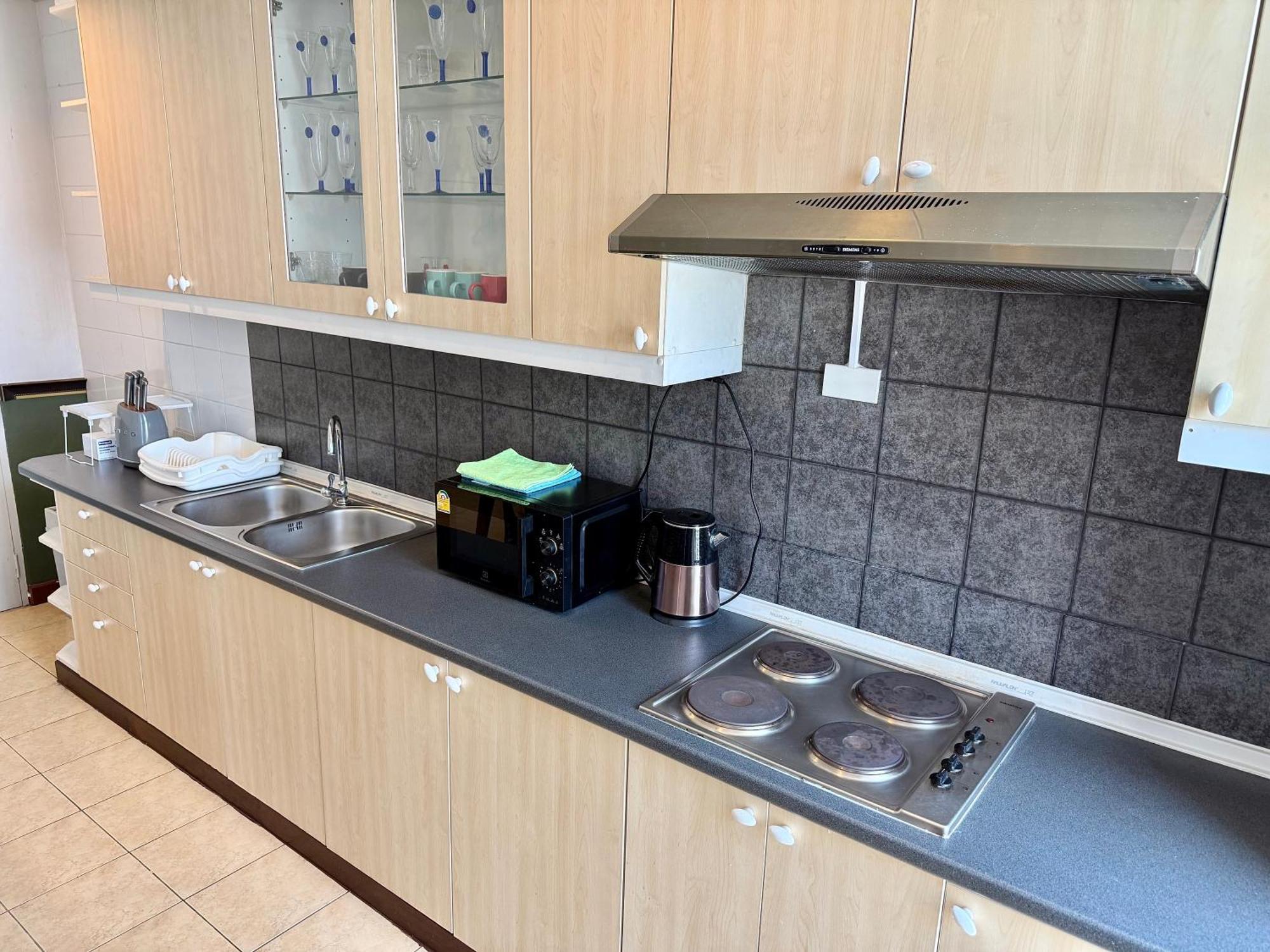 Samsen Suites Spacious 2Br Contemporary Thai Style Bangkok Bagian luar foto
