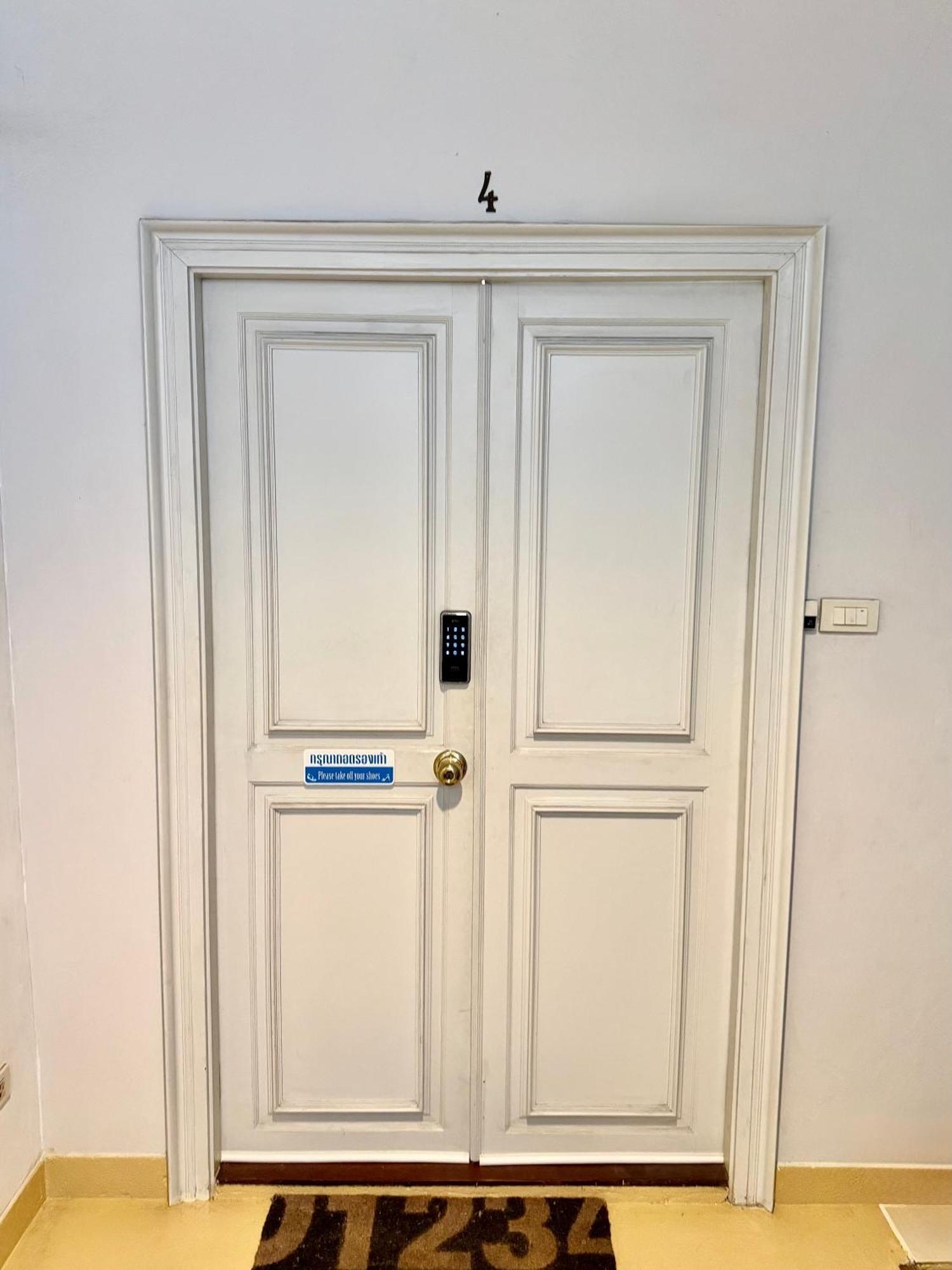 Samsen Suites Spacious 2Br Contemporary Thai Style Bangkok Bagian luar foto