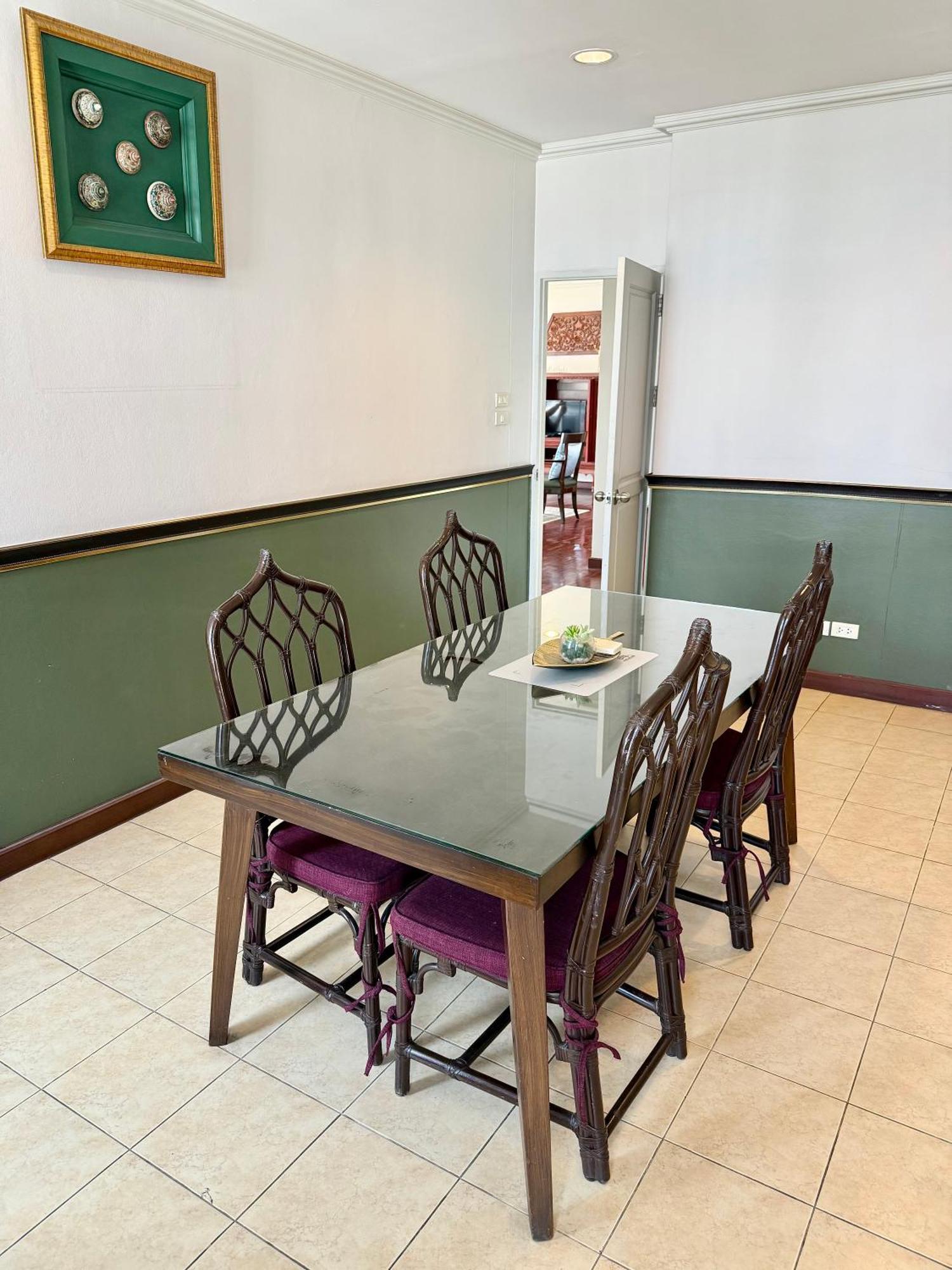 Samsen Suites Spacious 2Br Contemporary Thai Style Bangkok Bagian luar foto