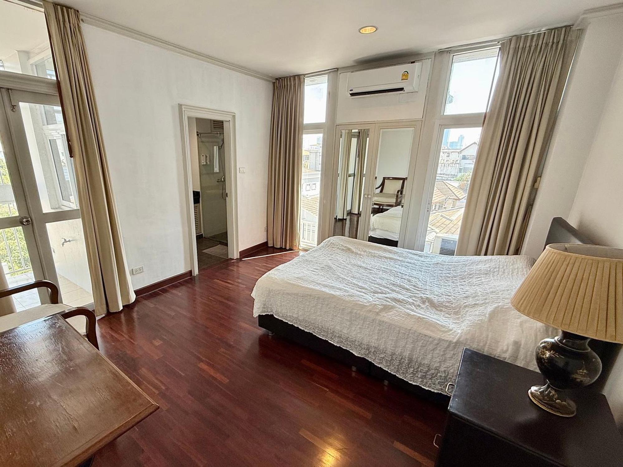 Samsen Suites Spacious 2Br Contemporary Thai Style Bangkok Bagian luar foto